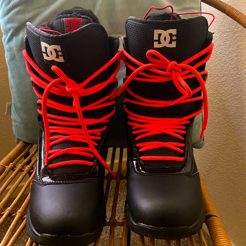 DC snowboarding boots